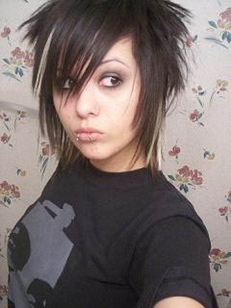 Krótkie włosy emo