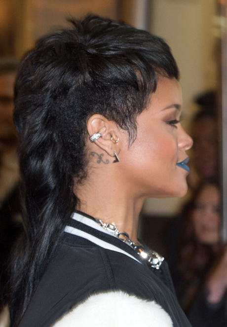 Rihanna fryzury