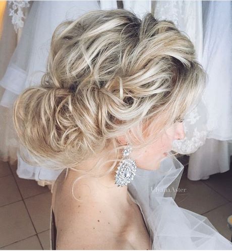 Fryzury na wesele średnie włosy 2019