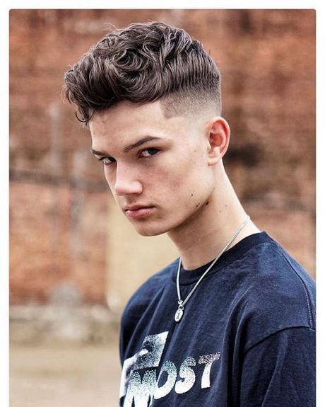 Modna fryzura dla chłopaka 2021