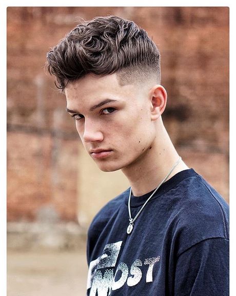 Modne fryzury męskie młodzieżowe 2021