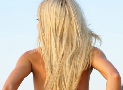 Długie blond włosy zdjęcia