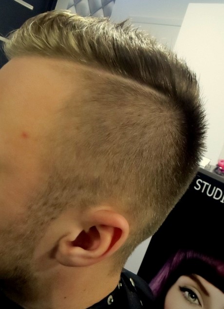 Męska Fryzura Z Przedziałkiem