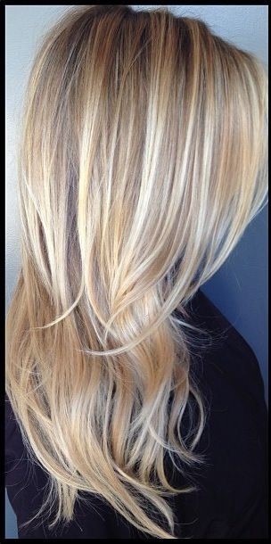 Pasemka blond na ciemnych włosach zdjęcia