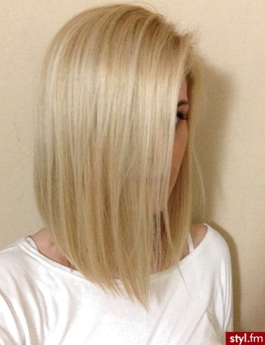 Włosy blond do ramion