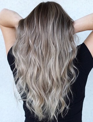 Fryzury damskie blond 2023