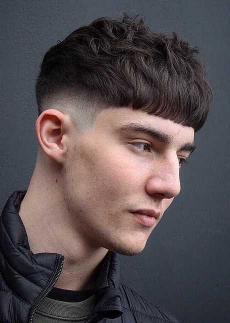 Męskie fryzury młodzieżowe 2023