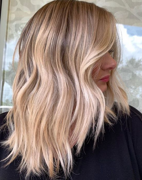 Modne blondy lato 2023