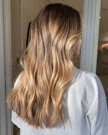Modne blondy lato 2023