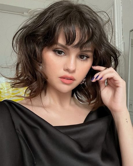 Srednie fryzury 2023