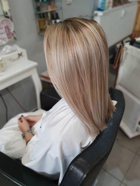 Krótkie blond fryzury 2020