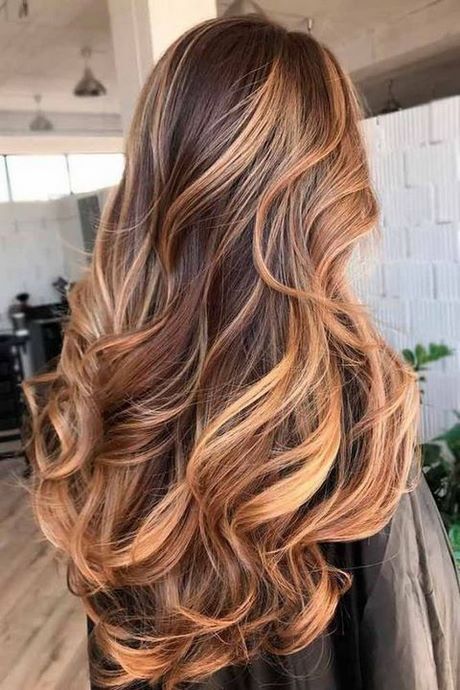 Kolory włosów na jesień 2022