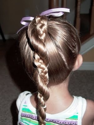 Łatwe fryzury dla dziewczynek krok po kroku