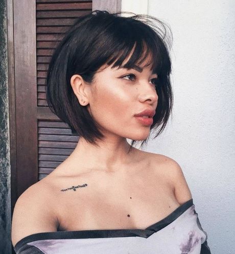 Fryzury do ramion z grzywką 2019