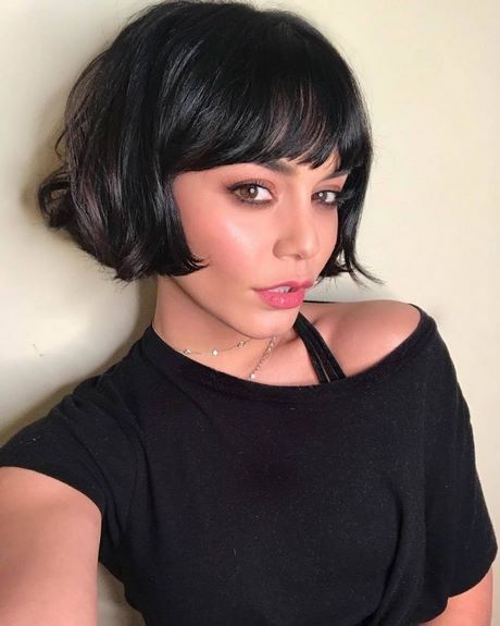 Fryzury do ramion z grzywką 2019