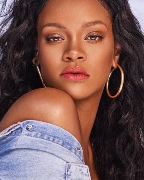 Rihanna fryzury 2019