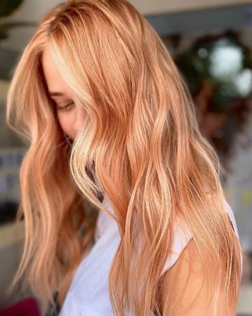 Koloryzacja włosów blond 2021