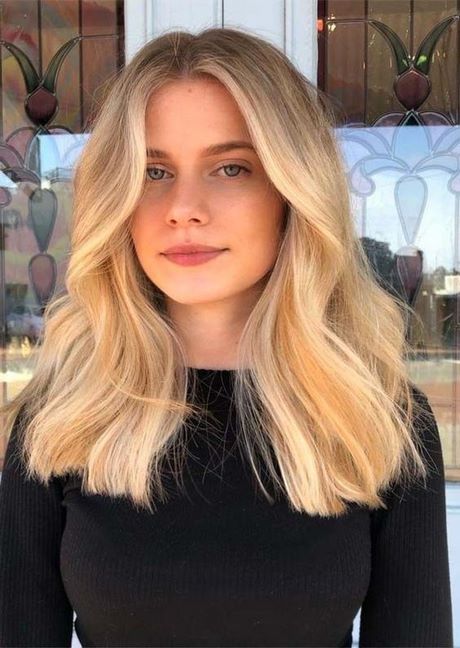 Krótkie blond fryzury damskie 2021