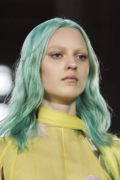 Modne kolory włosów jesień zima 2021