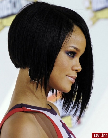 Rihanna w krótkich włosach