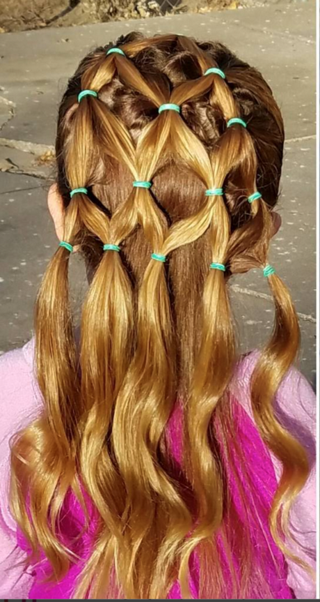Szalone fryzury dla dziewczyn