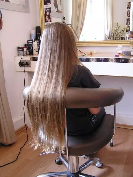 Długie włosy proste