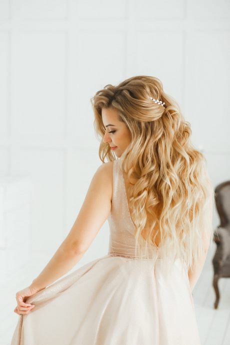 Fryzury na wesele długie włosy jak zrobić