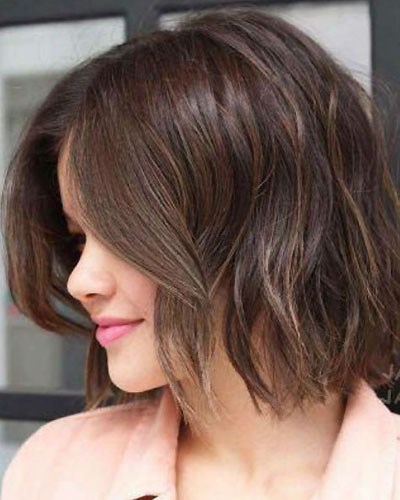 Fryzury damskie średnia długość włosów
