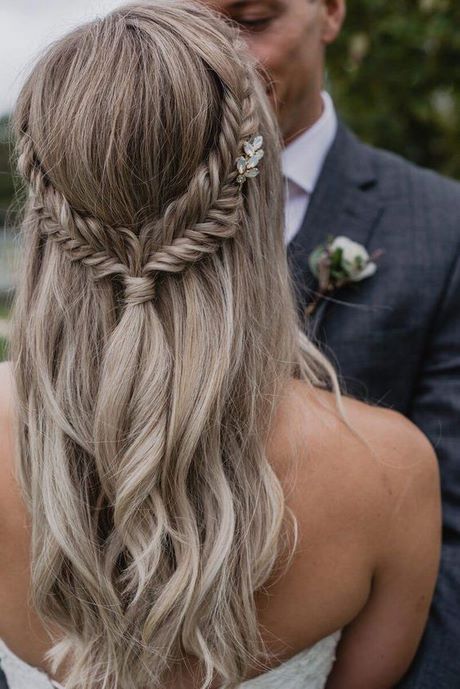 Włosy proste na wesele