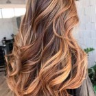 Kolor włosów na jesień 2021